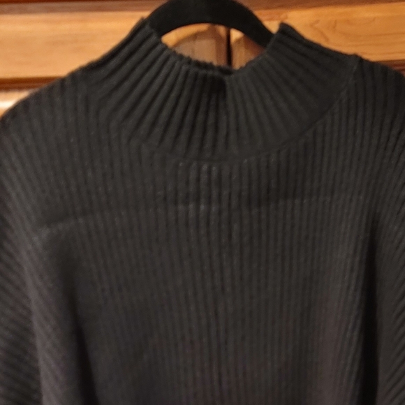 Back Sweater - Picture 2 of 4